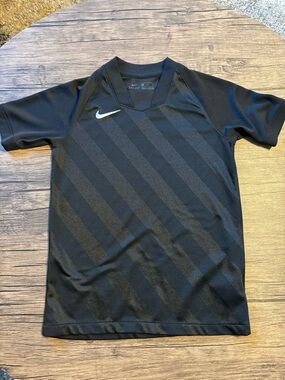 Nike youth Black Short Sleeve Dri-FIT Athletic Tee